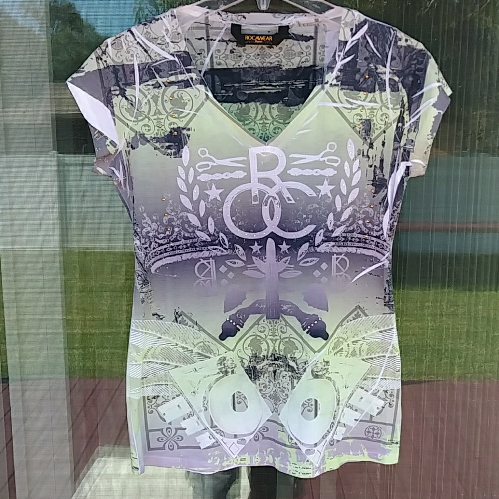 Rocawear women's pullover top.